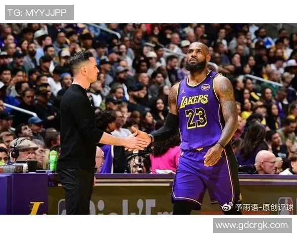 2018年7月湖人与开拓者激战回顾精彩瞬间与赛场亮点分析 2018年7月湖人与开拓者激战回顾精彩瞬间与赛场亮点分析